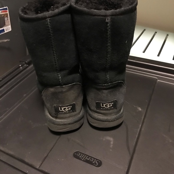 Women’s size 8 Classic short Uggs - Picture 2 of 4